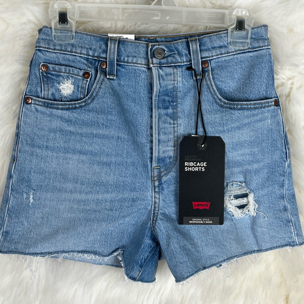RIBCAGE LEVI JEAN SHORTS
